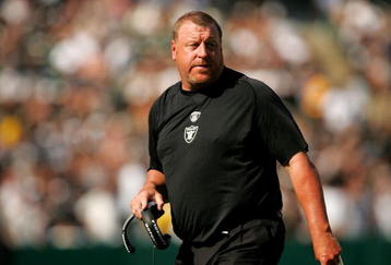 OAKLAND, CA - SEPTEMBER 27:  Oakland Raiders head coach Tom Cable argues a call during their game against the Denver Broncos at the Oakland-Alameda County Coliseum on September 27, 2009 in Oakland, California.  (Photo by Ezra Shaw/Getty Images)