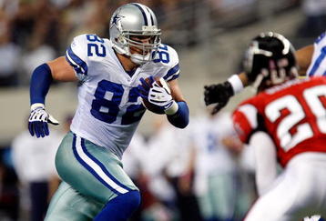 ARLINGTON, TX - OCTOBER 25:  Tight end Jason Witten #82 of the Dallas Cowboys runs the ball against the Atlanta Falcons at Cowboys Stadium on October 25, 2009 in Arlington, Texas.  (Photo by Ronald Martinez/Getty Images)