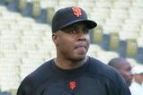 LOS ANGELES, CA - SEPTEMBER 28:  Barry Bonds #25 of the San Francisco Giants walks to the dugout before the game against the Los Angeles Dodgers at Dodger Stadium on September 28, 2007 in Los Angeles, California.  (Photo by Lisa Blumenfeld/Getty Images)