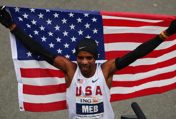 NEW YORK - NOVEMBER 01:  Meb Keflezighi of the USA celebrates after winning the 40th mens ING New York City Marathon on November 1, 2009 in New York City.  (Photo by Mike Stobe/Getty Images)