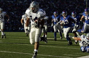 LAWRENCE, KS - NOVEMBER 18:  Running back Leon Patton #14 of the Kansas State Wildcats breaks free for a touchdown against the Kansas Jayhawks in the second quarter at Memorial Stadium November 18, 2006 in Lawrence, Kansas.  (Photo by Brian Bahr/Getty Images)