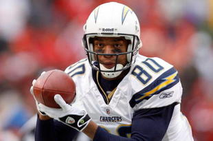 KANSAS CITY, MO - DECEMBER 14:  Malcom Floyd #80 of the San Diego Chargers juggles a pass on fourth down against the Kansas City Chiefs during the second half on December 14, 2008 at Arrowhead Stadium in Kansas City, Missouri.  (Photo by Harry How/Getty Images)