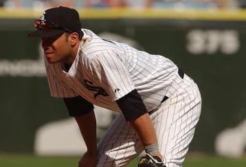 CHICAGO - AUGUST 8:  Infielder Roberto Alomar #12 of the Chicago White Sox plays defense against the Cleveland Indians during a game at U.S. Cellular Field on August 8, 2004 in Chicago, Illinois. The White Sox defeated the Indians 3-2. (Photo by Jonathan Daniel/Getty Images)