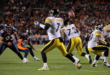 DENVER - OCTOBER 21:  Quarterback Ben Roethlisberger #7 of the Pittsburgh Steelers runs the offense against the Denver Broncos at Invesco Field at Mile High on October 21, 2007 in Denver, Colorado. The Broncos defeated the Steelers 31-28.  (Photo by Doug Pensinger/Getty Images)