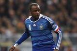 PARIS - NOVEMBER 19:  Patrick Vieira of France passes the ball during the International Friendly between France and Uruguay at the Stade de France on November 19, 2008 in Paris, France.  (Photo by Mark Thompson/Getty Images)