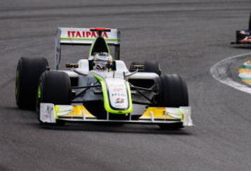 SAO PAULO, BRAZIL - OCTOBER 18:  Jenson Button of Great Britain and Brawn GP leads from Sebastian Vettel of Germany and Red Bull Racing during the Brazilian Formula One Grand Prix at the Interlagos Circuit on October 18, 2009 in Sao Paulo, Brazil.  (Photo by Mark Thompson/Getty Images)