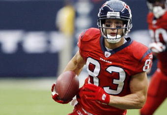 HOUSTON - SEPTEMBER 27:  Wide receiver Kevin Walter #83 of the Houston Texans runs with the ball after a reception against the Jacksonville Jaguars at Reliant Stadium on September 27, 2009 in Houston, Texas.  (Photo by Bob Levey/Getty Images)