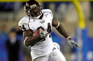 LEXINGTON, KY - OCTOBER 31: Anthony Dixon #24 of the Mississippi State Bulldogs runs with the ball during the SEC game against the Kentucky Wildcats at Commonwealth Stadium on October 31, 2009 in Lexington, Kentucky. (Photo by Andy Lyons/Getty Images)