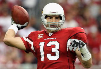 GLENDALE, AZ - NOVEMBER 01:  Quarterback Kurt Warner #13 of the Arizona Cardinals throws a pass during the NFL game against the Carolina Panthers at the Universtity of Phoenix Stadium on November 1, 2009 in Glendale, Arizona. The Panthers defeated the Cardinals 34-21. (Photo by Christian Petersen/Getty Images)