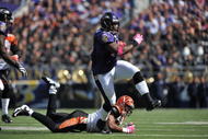 BALTIMORE - OCTOBER 11:  Le'Ron McClain #33 of the Baltimore Ravens runs the ball against the Cincinnati Bengals at M&T Bank Stadium on October 11, 2009 in Baltimore, Maryland. The Bengals defeated the Ravens 17-14. (Photo by Larry French/Getty Images)