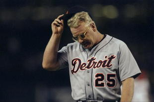 26 Aug 1998:  Detroit Tigers manager Buddy Bell #25 takes his cap off during a game against the Texas Rangers at The BallPark in Arlington, Texas. The Rangers defeated the Tigers 8-6. Mandatory Credit: Stephen Dunn  /Allsport