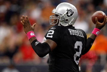 HOUSTON - OCTOBER 04:  Quarterback JaMarcus Russell #2 of the Oakland Raiders at Reliant Stadium on October 4, 2009 in Houston, Texas.  (Photo by Ronald Martinez/Getty Images)