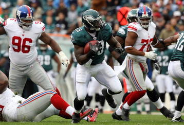 PHILADELPHIA - NOVEMBER 01:  Leonard Weaver #43 of the Philadelphia Eagles runs the ball enroute to a first quarter touchdown against the New York Giants on November 1, 2009 at Lincoln Financial Field in Philadelphia, Pennsylvania.  (Photo by Jim McIsaac/Getty Images)