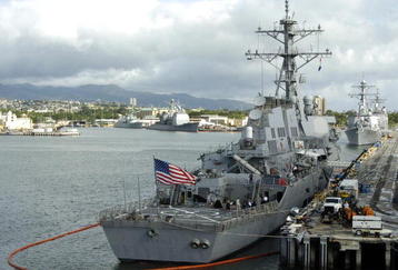 The USS Hoover flies the Ameican flag in dock  at Pearl Harbor during  the 2005 Pro Bowl February 12, 2005.  (Photo by Al Messerschmidt/Getty Images)