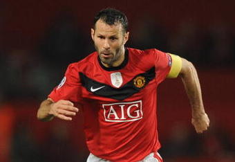 MANCHESTER, ENGLAND - SEPTEMBER 30:   Ryan Giggs of Manchester United in action during the UEFA Champions League Group B match between Manchester United and VfL Wolfsburg at Old Trafford on September 30, 2009 in Manchester, England.  (Photo by Laurence Griffiths/Getty Images)