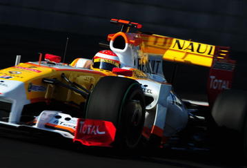 ABU DHABI, UNITED ARAB EMIRATES - OCTOBER 31:  Fernando Alonso of Spain and Renault drives during the final practice session prior to qualifying for the Abu Dhabi Formula One Grand Prix at the Yas Marina Circuit on October 31, 2009 in Abu Dhabi, United Arab Emirates.  (Photo by Clive Mason/Getty Images)