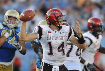 PASADENA, CA - SEPTEMBER 05:   Ryan Lindley #14 of the San Diego State Aztecs looks to pass the ball during the game against the UCLA Bruins at The Rose Bowl on September 5, 2009 in Pasadena, California.  (Photo by Lisa Blumenfeld/Getty Images)