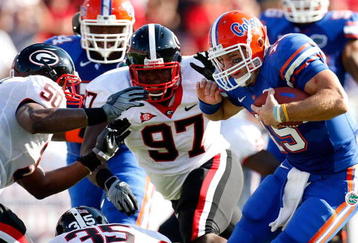 JACKSONVILLE, FL - OCTOBER 31:  Quarterback Tim Tebow #15 of the Florida Gators rushes upfield against Rennie Curran #35, Darryl Gamble #50 and Brandon Wood #97 of the Georgia Bulldogs at Jacksonville Municipal Stadium on October 31, 2009 in Jacksonville, Florida.  (Photo by Kevin C. Cox/Getty Images)