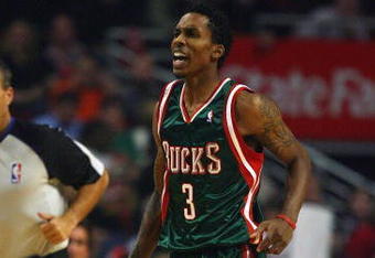 CHICAGO - NOVEMBER 03: Brandon Jennings #3 of the Milwaukee Bucks brings the ball upcourt against the Chicago Buslls at the United Center on November 3, 2009 in Chicago, Illinois. (Photo by Jonathan Daniel/Getty Images)