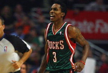 CHICAGO - NOVEMBER 03: Brandon Jennings #3 of the Milwaukee Bucks brings the ball upcourt against the Chicago Buslls at the United Center on November 3, 2009 in Chicago, Illinois. (Photo by Jonathan Daniel/Getty Images)