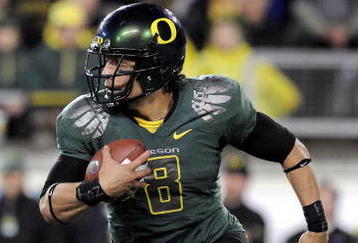 EUGENE, OR - OCTOBER 31: Quarterback Jeremiah Masoli #8 of the Oregon Ducks runs with the ball in the second quarter of the game against the USC Trojans at Autzen Stadium on October 31, 2009 in Eugene, Oregon. Masoli threw for 222 yards and a touchdown and ran for 164 more yards with another score as Oregon defeated USC 47-20. (Photo by Steve Dykes/Getty Images)