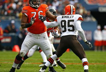 CHICAGO - NOVEMBER 01: Orlando Pace #76 of the Chicago Bears attempts to block Kamerion Wimbley #95 of the Cleveland Browns at Soldier Field on November 1, 2009 in Chicago, Illinois. The Bears defeated the Browns 30-6. (Photo by Jonathan Daniel/Getty Images)