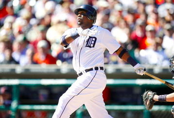 DETROIT - OCTOBER 1:  Marcus Thames #33 of the Detroit Tigers singles to center but advances to second on a fielding error by Delmon Young #21 of the Minnesota Twins in the second inning during the game on October 1, 2009 at Comerica Park in Detroit, Michigan. (Photo by Gregory Shamus/Getty Images)