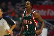 CHICAGO - NOVEMBER 03: Brandon Jennings #3 of the Milwaukee Bucks brings the ball upcourt against the Chicago Buslls at the United Center on November 3, 2009 in Chicago, Illinois. (Photo by Jonathan Daniel/Getty Images)
