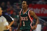 CHICAGO - NOVEMBER 03: Brandon Jennings #3 of the Milwaukee Bucks brings the ball upcourt against the Chicago Buslls at the United Center on November 3, 2009 in Chicago, Illinois. (Photo by Jonathan Daniel/Getty Images)