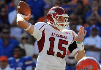 GAINESVILLE, FL - OCTOBER 17: Quarterback Ryan Mallett #15 of the Arkansas Razorbacks sets to pass against the Florida Gators October 17, 2009 at Ben Hill Griffin Stadium in Gainesville, Florida.  (Photo by Al Messerschmidt/Getty Images)