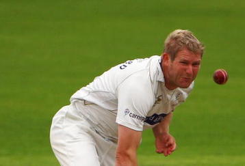 MANCHESTER, ENGLAND - JULY 31:  Matthew Hoggard of Yorkshire bowls during the LV County Championship Division One match between Lancashire and Yorkshire at Old Trafford on July 31, 2009 in Manchester, England.  (Photo by Matthew Lewis/Getty Images)
