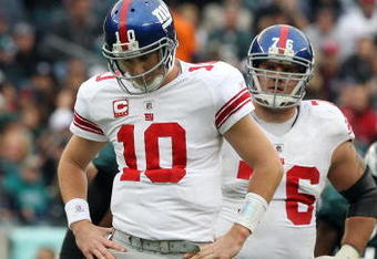 PHILADELPHIA - NOVEMBER 01:  Eli Manning #10 and Chris Snee #76 of the New York Giants stand on the field against the Philadelphia Eagles on November 1, 2009 at Lincoln Financial Field in Philadelphia, Pennsylvania.  (Photo by Jim McIsaac/Getty Images)