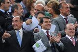BARCELONA, SPAIN - OCTOBER 25:  FC Barcelona President Joan Laporta (2nd L) applauds as the players enter the pitch during the La Liga match between FC Barcelona and Real Zaragoza at the Camp Nou Stadium on October 25, 2009 in Barcelona, Spain. Barcelona won the match 6-1.  (Photo by Jasper Juinen/Getty Images)