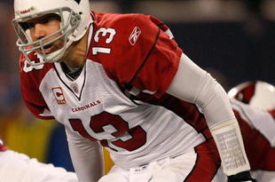 EAST RUTHERFORD, NJ - OCTOBER 25: Kurt Warner #13 of the Arizona Cardinals calls out orders against the New York Giants on October 25, 2009 at Giants Stadium in East Rutherford, New Jersey. (Photo by Jared Wickerham/Getty Images)