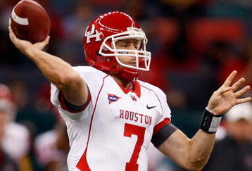 NEW ORLEANS - OCTOBER 17:  Quarterback Case Keenum #7 of the Houston Cougars throws the ball against the Tulane Green Wave at the Louisiana Superdome on October 17, 2009 in New Orleans, Louisiana.  (Photo by Chris Graythen/Getty Images)
