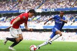 LONDON - SEPTEMBER 21:  Owen Hargreaves of Manchester United takes on Ashley Cole of Chelsea during the Barclays Premier League match between Chelsea and Manchester United at Stamford Bridge on September 21, 2008 in London, England.  (Photo by Mike Hewitt/Getty Images)