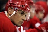 DETROIT - DECEMBER 1:  Steve Yzerman #19 of the Detroit Red Wings looks on from the bench against the Calgary Flames on December 1, 2005 at Joe Louis Arena in Detroit, Michigan.  Calgary won 3-2.  (Photo by Gregory Shamus/Getty Images)
