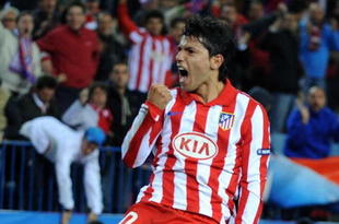 MADRID, SPAIN - NOVEMBER 03: Sergio Aguero of Atletico Madrid celebrates after scoring his second goal against Chelsea during the UEFA Champions League Group D match on November 3, 2009 in Madrid, Spain.  (Photo by Denis Doyle/Getty Images)
