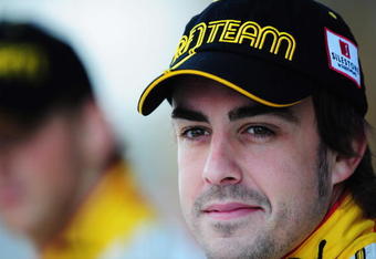 ABU DHABI, UNITED ARAB EMIRATES - OCTOBER 30:  Fernando Alonso of Spain and Renault lines up for a team photo before practice for the Abu Dhabi Formula One Grand Prix at the Yas Marina Circuit on October 30, 2009 in Abu Dhabi, United Arab Emirates.  (Photo by Clive Mason/Getty Images)