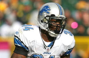 GREEN BAY, WI - OCTOBER 18: Kevin Smith #34 of the Detroit Lions runs the ball against the Green Bay Packers at Lambeau Field on October 18, 2009 in Green Bay, Wisconsin. The Packers defeated the Lions 26-0. (Photo by Jonathan Daniel/Getty Images)