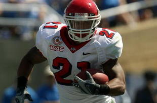 PASADENA, CA - SEPTEMBER 27:  Ryan Matthews #21 of the Frenso State Bulldogs runs with the ball during the game against the UCLA Bruins on September 27, 2008 at the Rose Bowl in Pasadena, California.  (Photo by Stephen Dunn/Getty Images)
