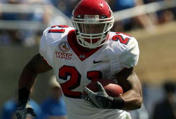 PASADENA, CA - SEPTEMBER 27:  Ryan Matthews #21 of the Frenso State Bulldogs runs with the ball during the game against the UCLA Bruins on September 27, 2008 at the Rose Bowl in Pasadena, California.  (Photo by Stephen Dunn/Getty Images)