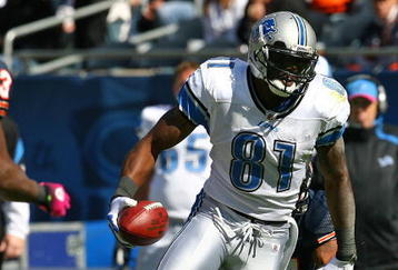 CHICAGO - OCTOBER 04: Calvin Johnson #81 of the Detroit Lions breaks away from Kevin Payne #44 of the Chicago Bears on October 4, 2009 at Soldier Field in Chicago, Illinois. The Bears defeated the Lions 48-24. (Photo by Jonathan Daniel/Getty Images)