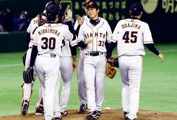 TOKYO - MARCH 03:  Players of Yomiuri Giants celebrate after playing a friendly match between South Korea and Yomiuri Giants at Tokyo Dome on March 3, 2009 in Tokyo, Japan. Yomiuri Giants defeated South Korea by 3-0.  (Photo by Junko Kimura/Getty Images)