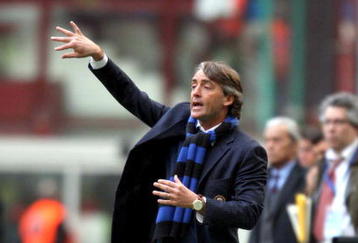 MILAN, ITALY - MARCH 16:   Roberto Mancini of Inter gestures during the Serie A match between Inter and Palermo at the Stadio Meazza San Siro on March 16, 2008 in Milano, Italy. (Photo by New Press/Getty Images)