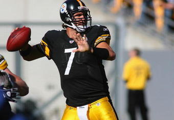 PITTSBURGH - OCTOBER 25:  Ben Roethlisberger #7 of the Pittsburgh Steelers readies to throw against the Minnesota Vikings at Heinz Fielddies to  on October 25, 2009 in Pittsburgh, Pennsylvania. Pittsburgh won 27-17.  (Photo by Rick Stewart/Getty Images)