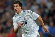 MADRID, SPAIN - OCTOBER 17: Gonzalo Higuain of Real Madrid runs with the ball during the La Liga match between Real Madrid and Valladolid at Estadio Santiago Bernabeu on October 17, 2009 in Madrid, Spain. Real Madrid won the match 4-2. (Photo by Jasper Juinen/Getty Images)