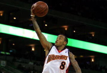 OAKLAND, CA - NOVEMBER 06:  Monta Ellis #8 of the Golden State Warriors drives to the basket during their game against the Los Angeles Clippers at Oracle Arena on November 6, 2009 in Oakland, California.  NOTE TO USER: User expressly acknowledges and agrees that, by downloading and/or using this Photograph, User is consenting to the terms and conditions of the Getty Images License Agreement.  (Photo by Ezra Shaw/Getty Images)
