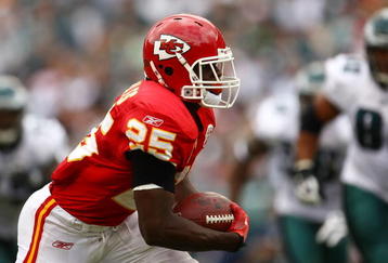 PHILADELPHIA - SEPTEMBER 27: Jamaal Charles #25 of the Kansas City Chiefs makes a break against the Philadelphia Eagles  on September 27, 2009 at Lincoln Financial Field in Philadelphia, Pennsylvania.  (Photo by Chris McGrath/Getty Images)