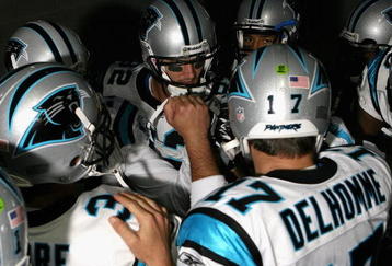 GLENDALE, AZ - NOVEMBER 01:  Gary Barnidge #82 and quarterback Jake Delhomme #17 of the Carolina Panthers huddle up before the NFL game against the Arizona Cardinals at the Universtity of Phoenix Stadium on November 1, 2009 in Glendale, Arizona. The Panthers defeated the Cardinals 34-21.  (Photo by Christian Petersen/Getty Images)